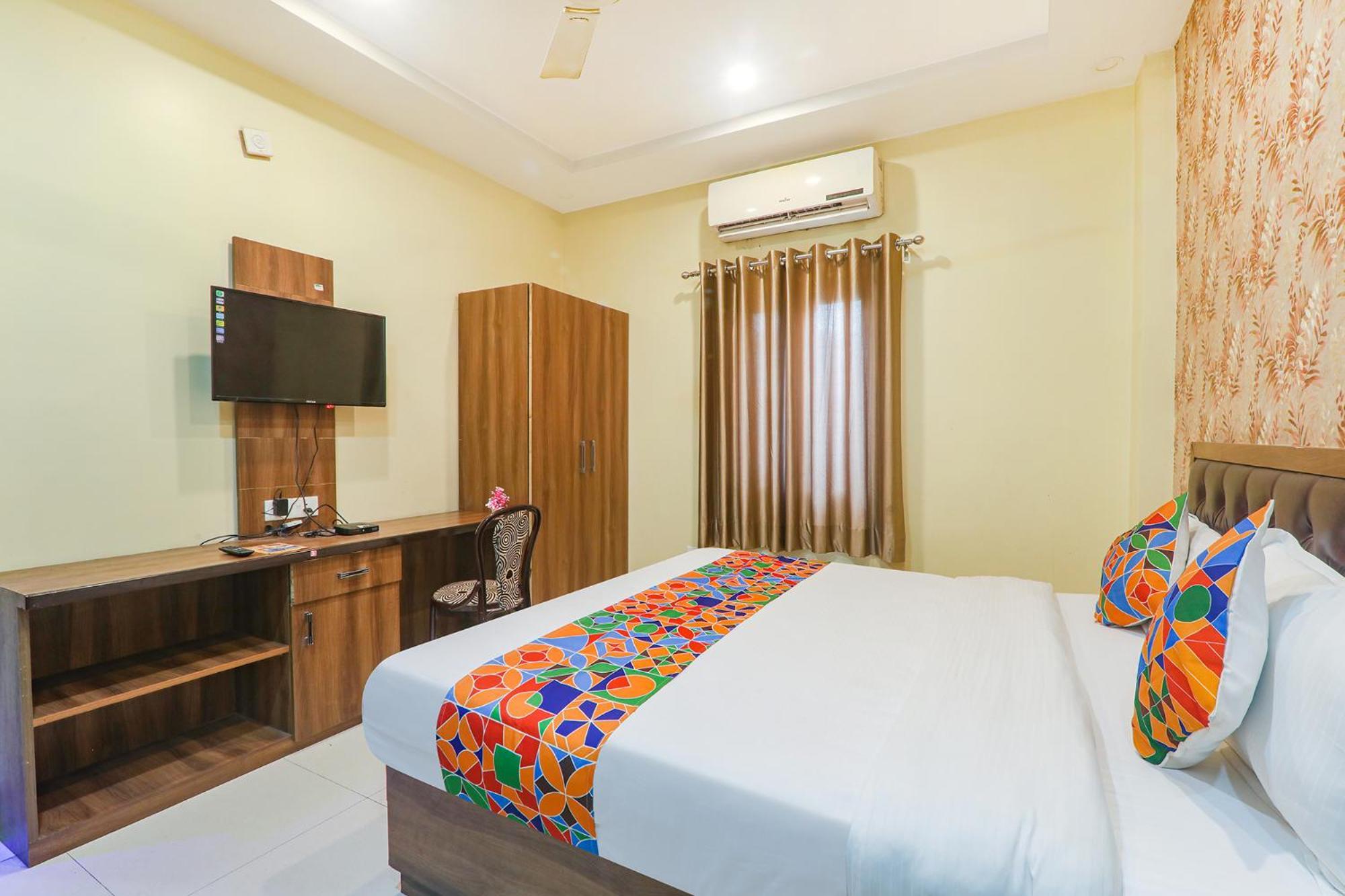 Fabexpress Grand Inn Chinhat Exterior photo
