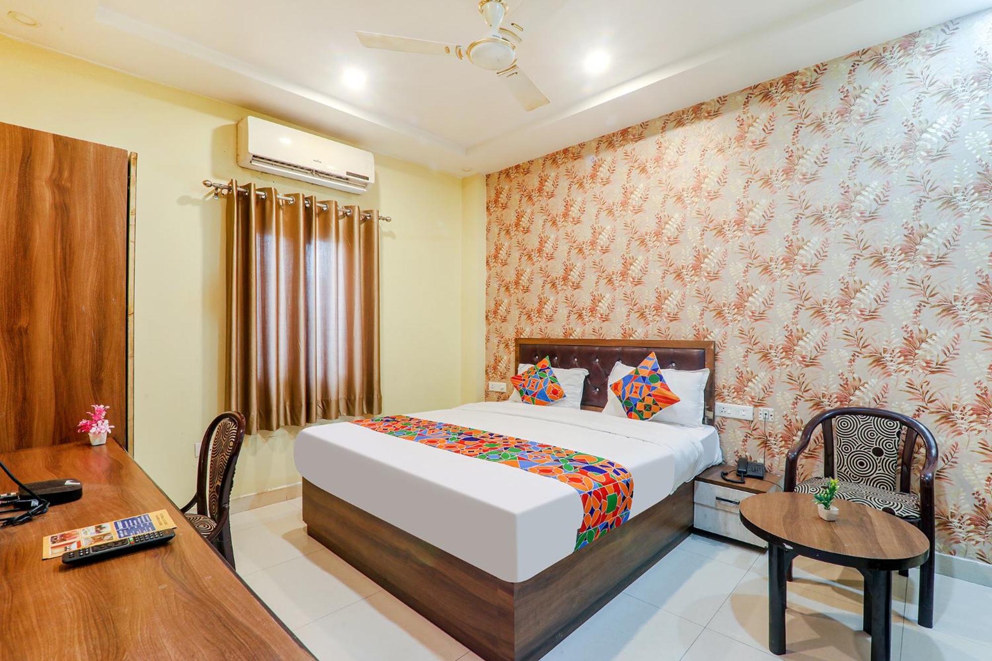 Fabexpress Grand Inn Chinhat Exterior photo