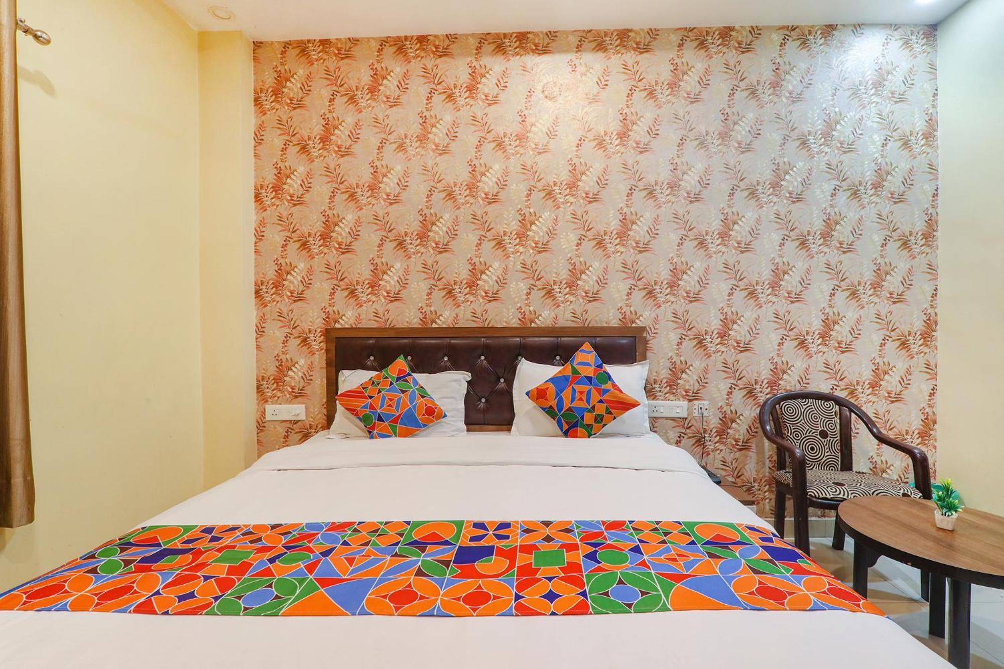 Fabexpress Grand Inn Chinhat Exterior photo